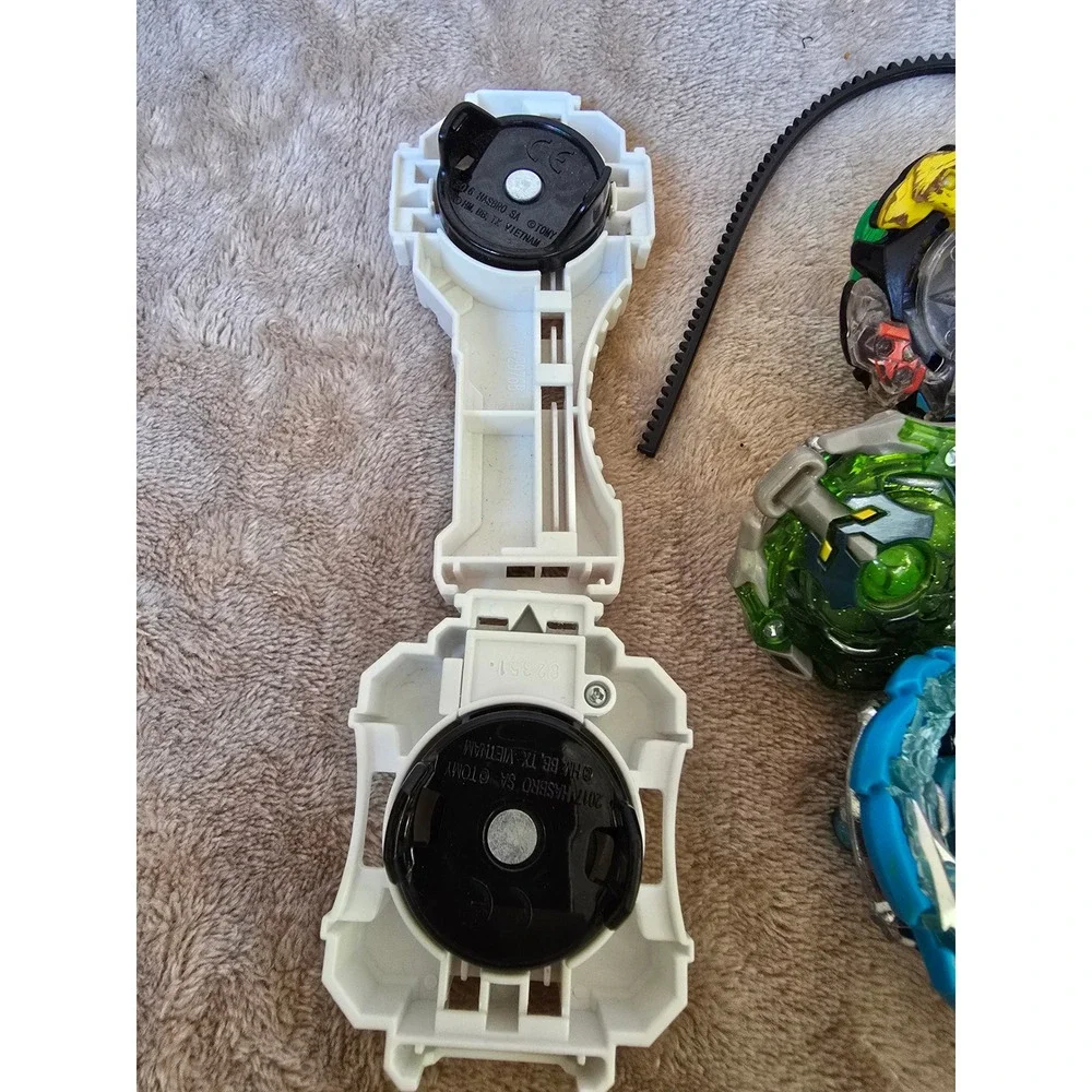 Hasbro Beyblade Burst Evolution Lot 5 Tops 2 Launchers Ripcord Rip Fire Set